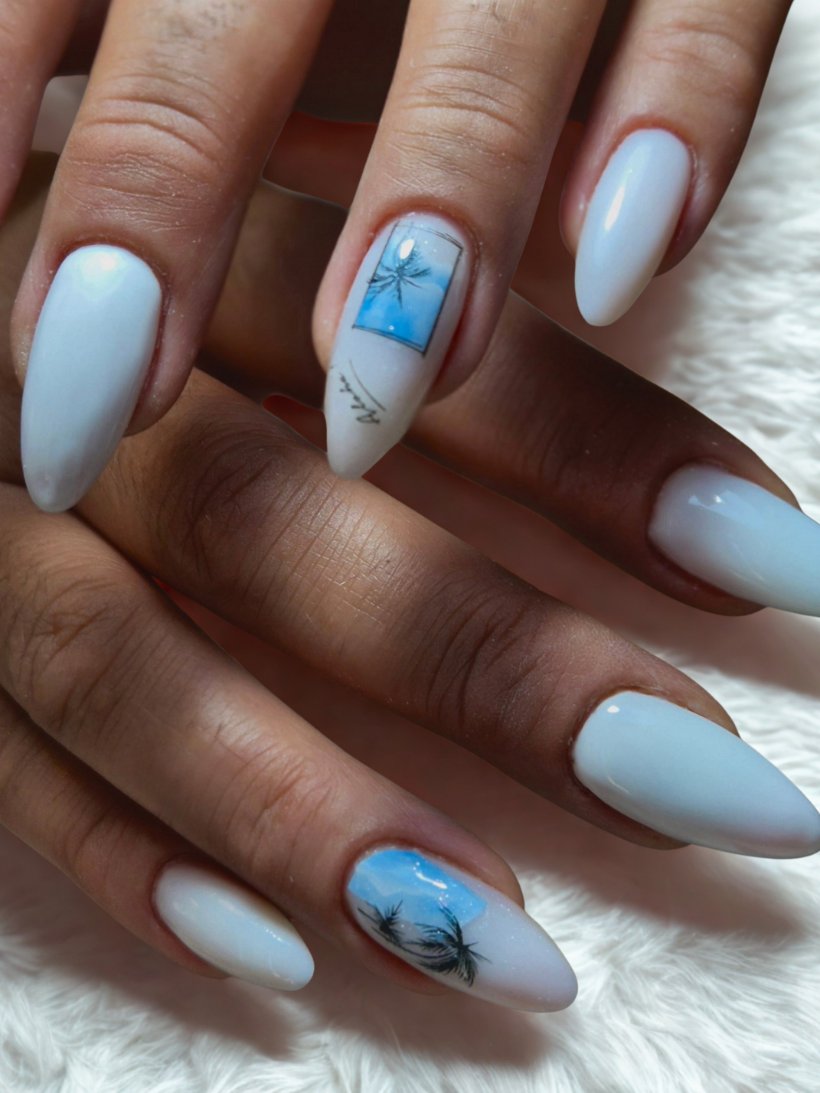 Babyblau mit Palme